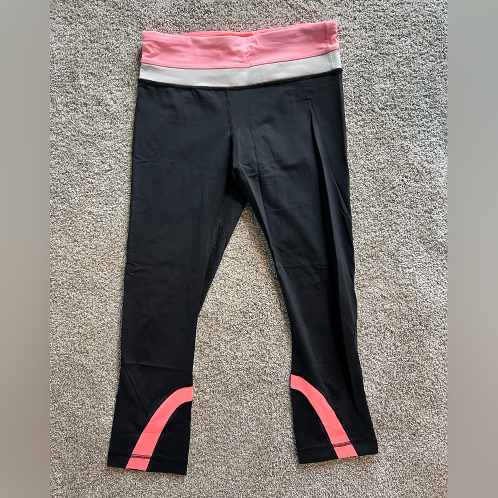 Lululemon Run: Inspire Crop II
Black / Bleached Coral / Dune